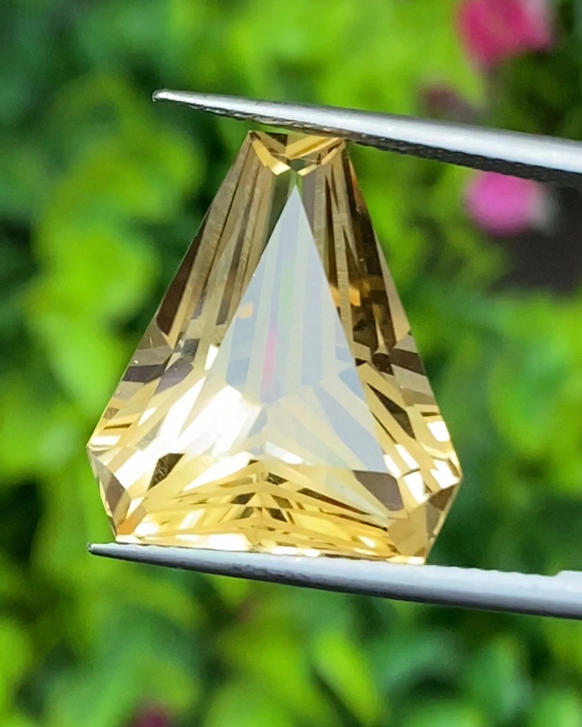 พลอย ซิทริน Citrine 10.96 กะรัต (Cts.) พลอยแท้ อัญมณีมงคลประจําวันเกิด เครื่องประดับพลอย