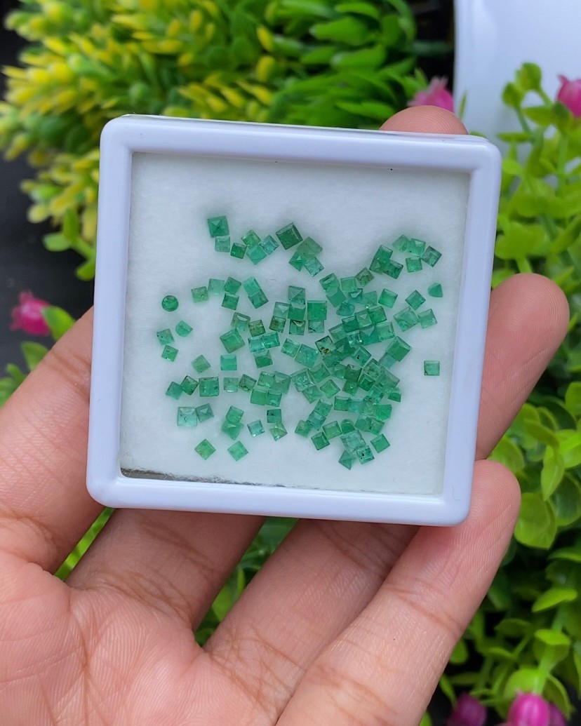 พลอย มรกต Natural Emerald แซมเบีย 6.00 กะรัต (Cts.) 116 เม็ด พลอยแท้ อัญมณีมงคลประจําวันเกิด เครื่องประดับพลอย