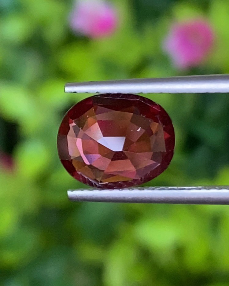 พลอย โรโดไลต์ กาเน็ท Rhodolite Garnet 2.77 กะรัต Cts.พลอยแท้ อัญมณีมงคลประจําวันเกิด เครื่องประดับพลอย