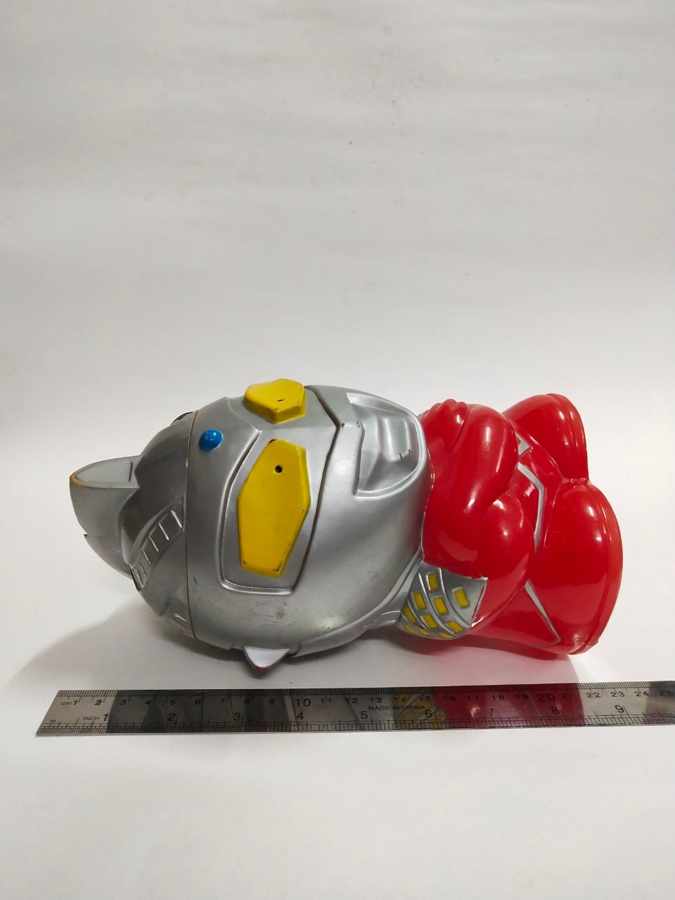 กระติกน้ำ/ออมสิน พลาสติก อุลตร้าเซเว่น(ตัวที่ 2) พรีเมี่ยมของแถมแลกซื้อจากร้าน มิสเตอร์โดนัท+โคคา โคล่า งานเก่าเก็บสะสม มือสองสภาพดีมีรอย ขนาดตามรูป