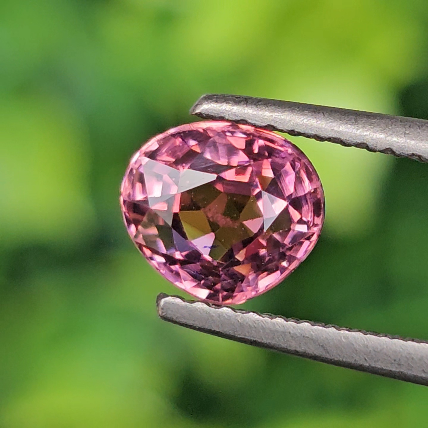 พลอย ชมพู ทัวร์มารีน (Pink Tourmaline) 1.34 กะรัต (Cts.) อัญมณีมงคลประจําวันเกิด เครื่องประดับพลอย