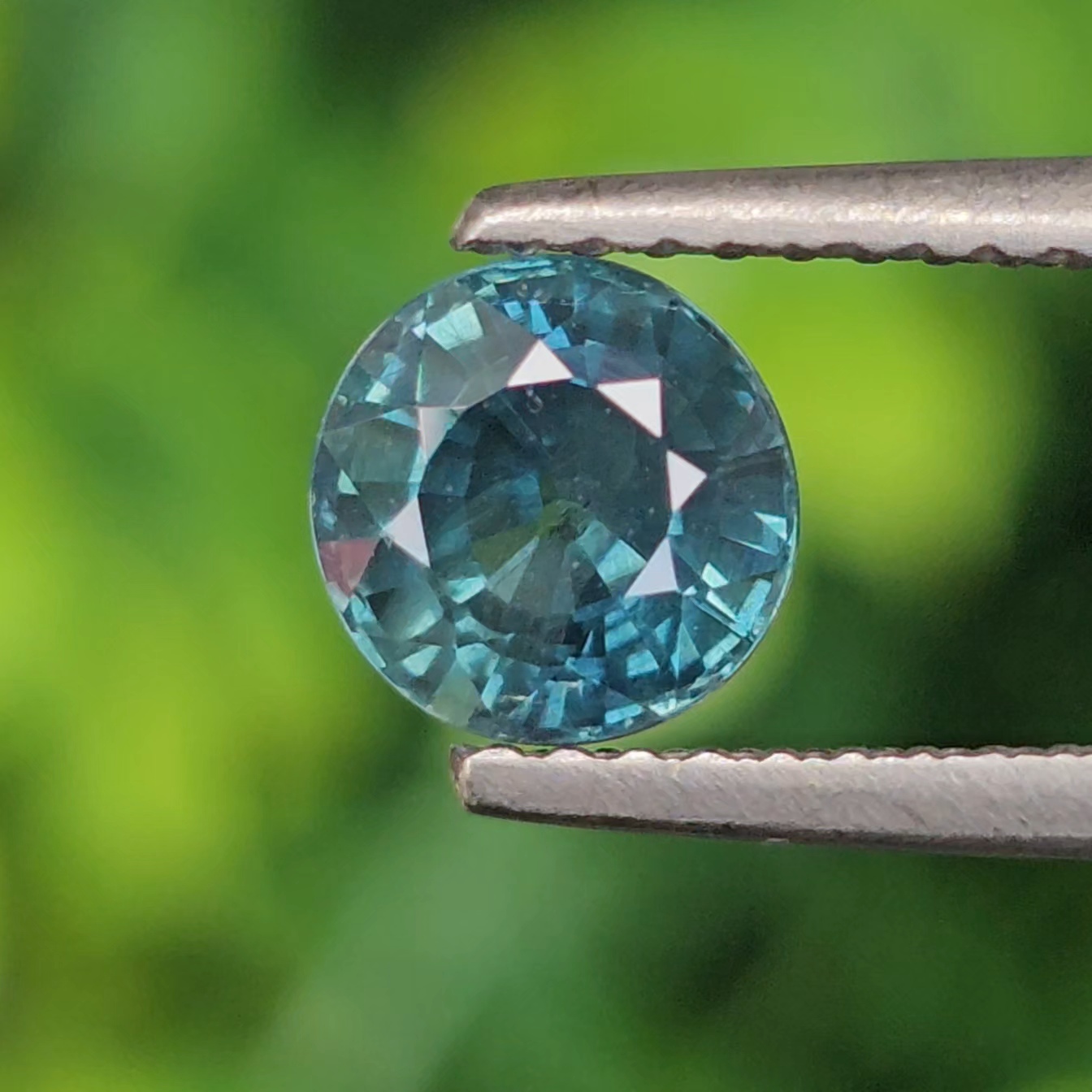 พลอย แซปไฟร์สีน้ำเงินอมเขียว Teal Sapphire 1.34 กะรัต (Cts.) พลอยแท้ อัญมณีมงคลประจําวันเกิด เครื่องประดับพลอย