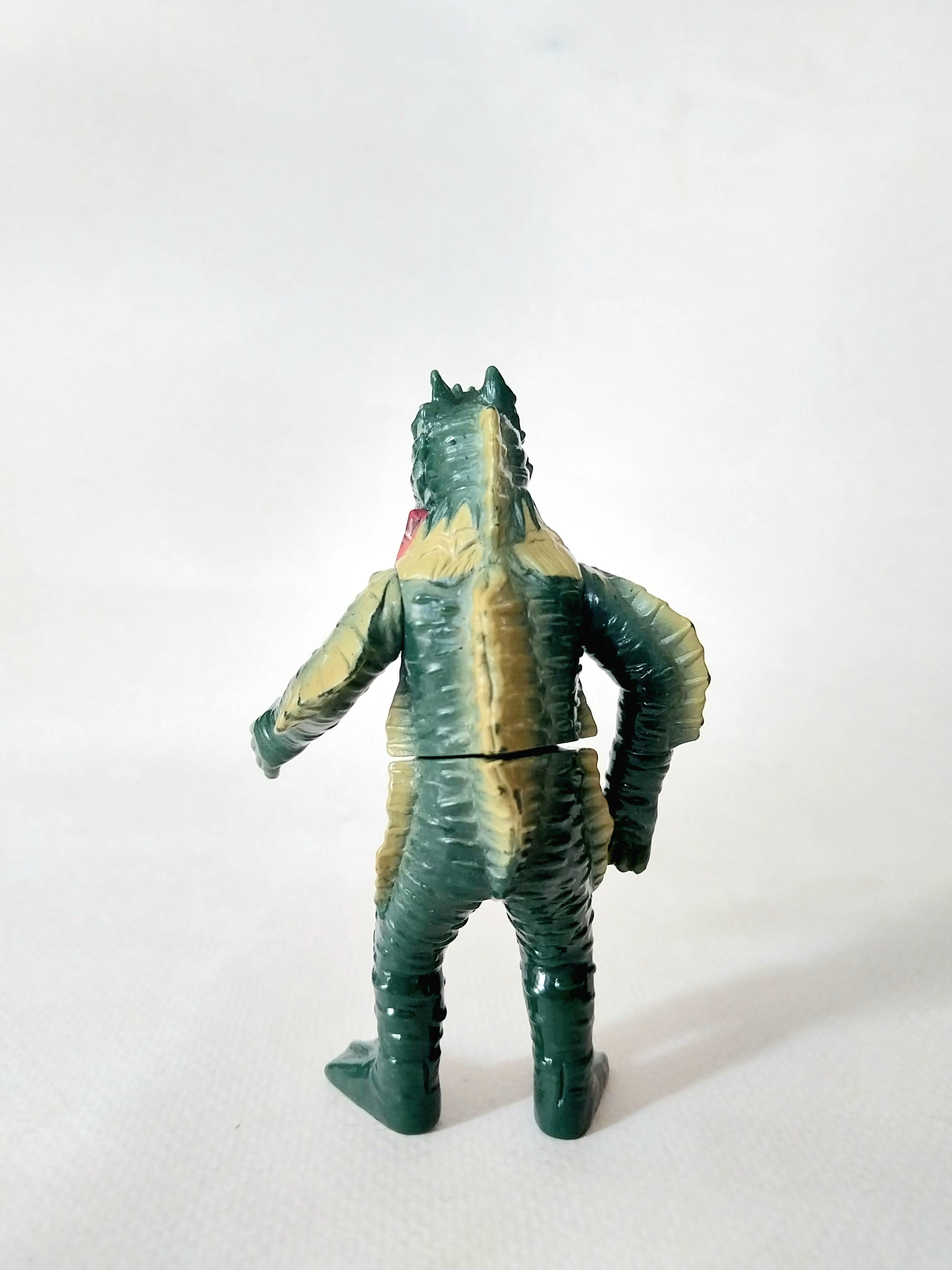 ซอฟ 4 นิ้ว สัตว์ประหลาด รากอน ตัวร้ายคู่ปรับอุลตร้าแมนคนแรก ขนาดตามรูป สภาพดีมีรอยบ้าง ค่อนข้างหายาก