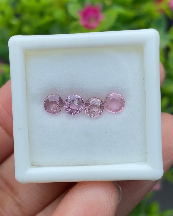 พลอย ชมพู พิ้ง แซฟไฟร์ Pink Sapphire 1.54 กะรัต (Cts.) 4 เม็ด (Pcs.) พลอยแท้ อัญมณีมงคลประจําวันเกิด เครื่องประดับพลอย