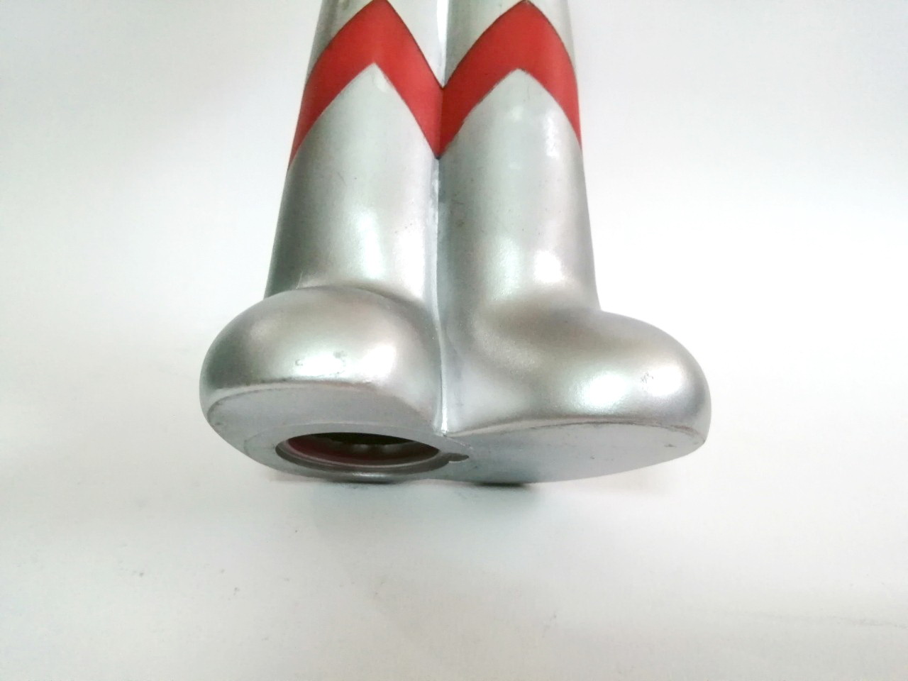 อุลตร้าแมนESSO เป็นของแถมพรีเมี่ยมแลกซื้อของน้ำมันESSO ขนาดใหญ่ สูงราว16-17 นิ้ว ***มีตำหนิตามภาพ ,ไม่มีฝาปิดด้านล่าง เป็นอีกตัวที่ตามหากันมาก