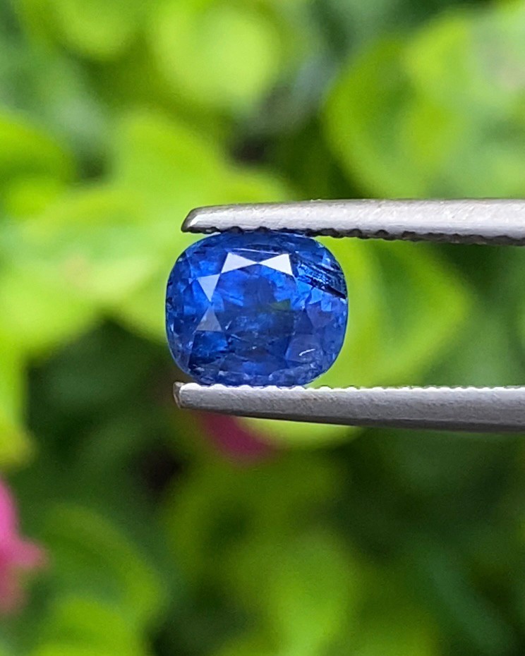 พลอย ไพลิน Blue Sapphire 1.21 กะรัต (Cts.) พลอยแท้ อัญมณีมงคลประจําวันเกิด เครื่องประดับพลอย