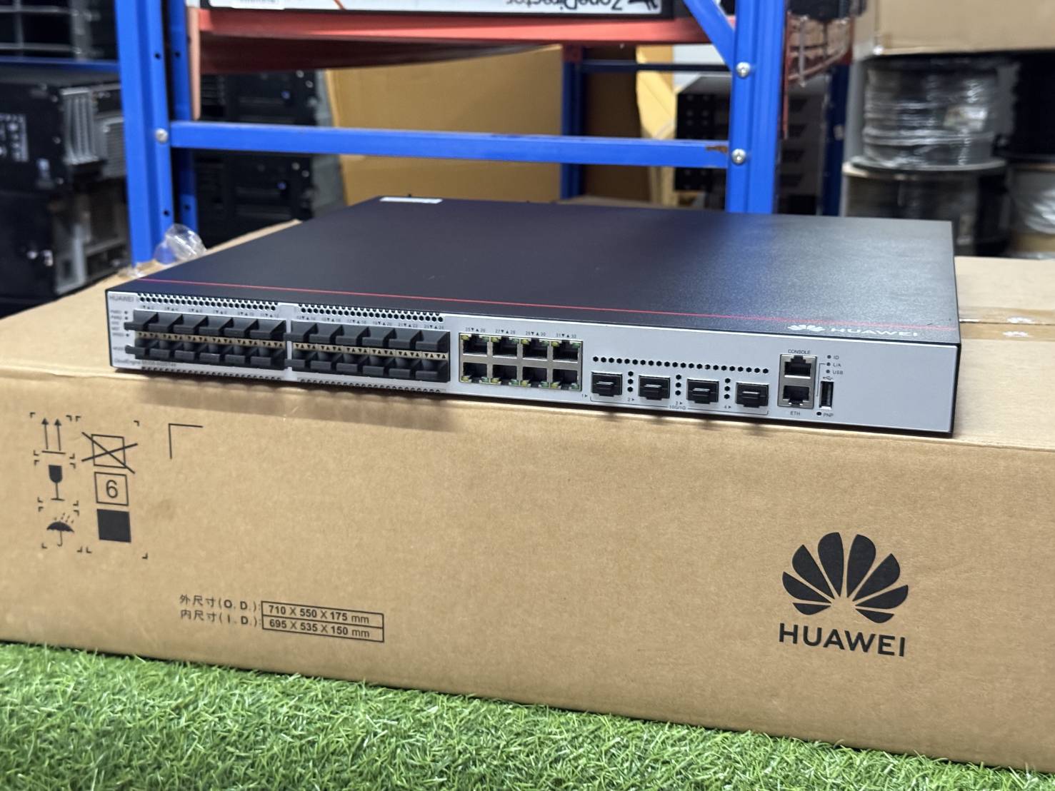 Switch Huawei Cloud Engine S5335-S32ST4X + กล่อง ***ของใหม่