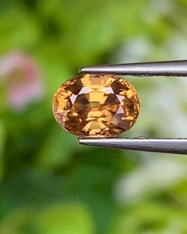 พลอย เพทาย (Zircon) 1.40 กะรัต (Cts.) พลอยแท้ อัญมณีมงคลประจําวันเกิด เครื่องประดับพลอย