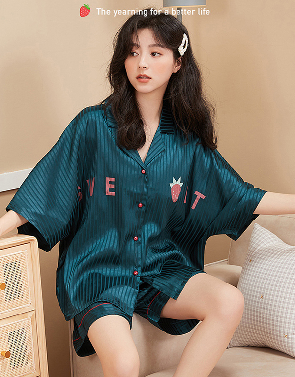 🚩พร้อมส่ง🚩ชุดนอน Silk Satin แขนสั้นขาสั้น ชุดนอนซาตินเกรดพรีเมี่ยม ผ้านุ่มลื่นละมุนผิว ใส่สบายไม่ร้อน (CT116-2)