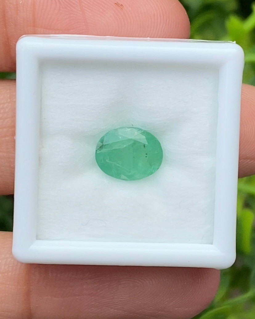 พลอย มรกต Natural Emerald แซมเบีย 1.96 กะรัต (Cts.) พร้อมใบเซอร์ พลอยแท้ อัญมณีมงคลประจําวันเกิด เครื่องประดับพลอย