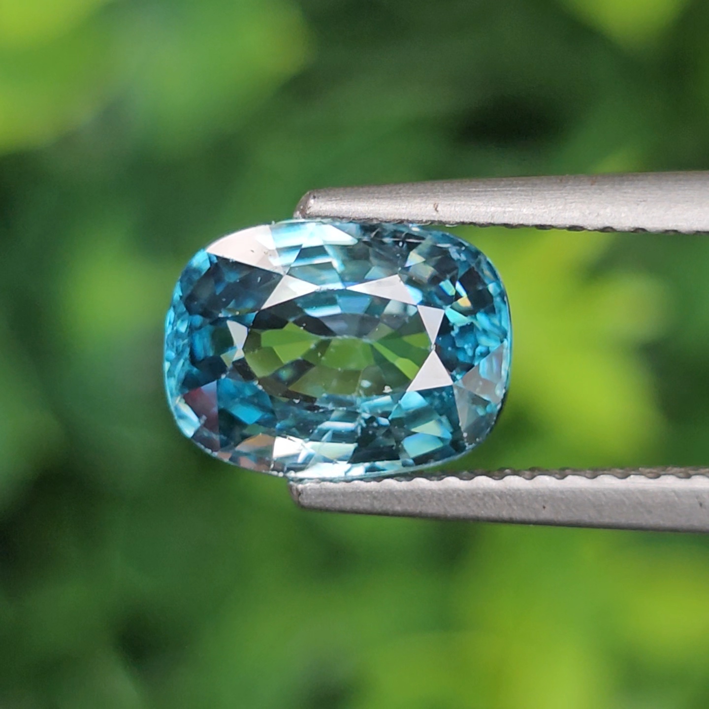 พลอย เพทาย (Zircon) 3.50 กะรัต (Cts.) พลอยแท้ อัญมณีมงคลประจําวันเกิด เครื่องประดับพลอย