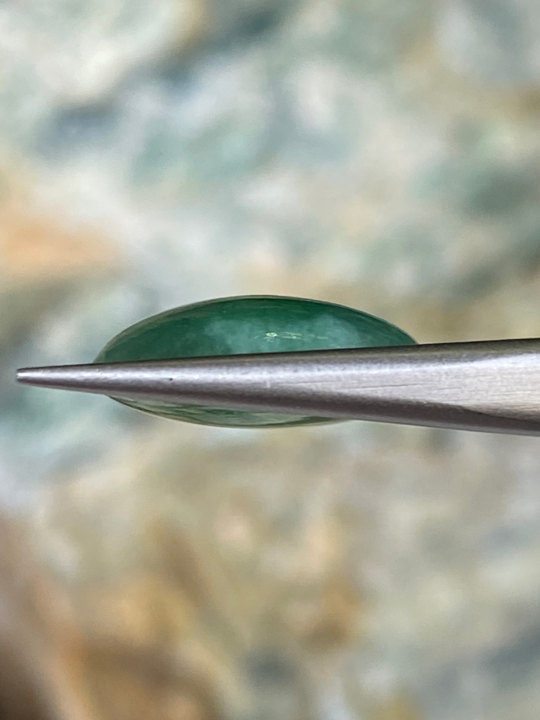หยกพม่าเจียรนัย (Burmese jade ) 10.49 กะรัต หยกแท้ อัญมณีมงคลประจําวันเกิด เครื่องประดับหยก