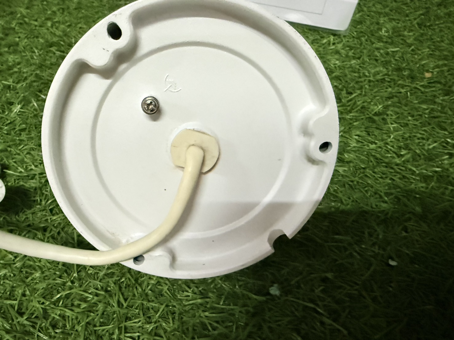 Network Camera Hikvision DS-2CD1121-I มี 2 ตัว