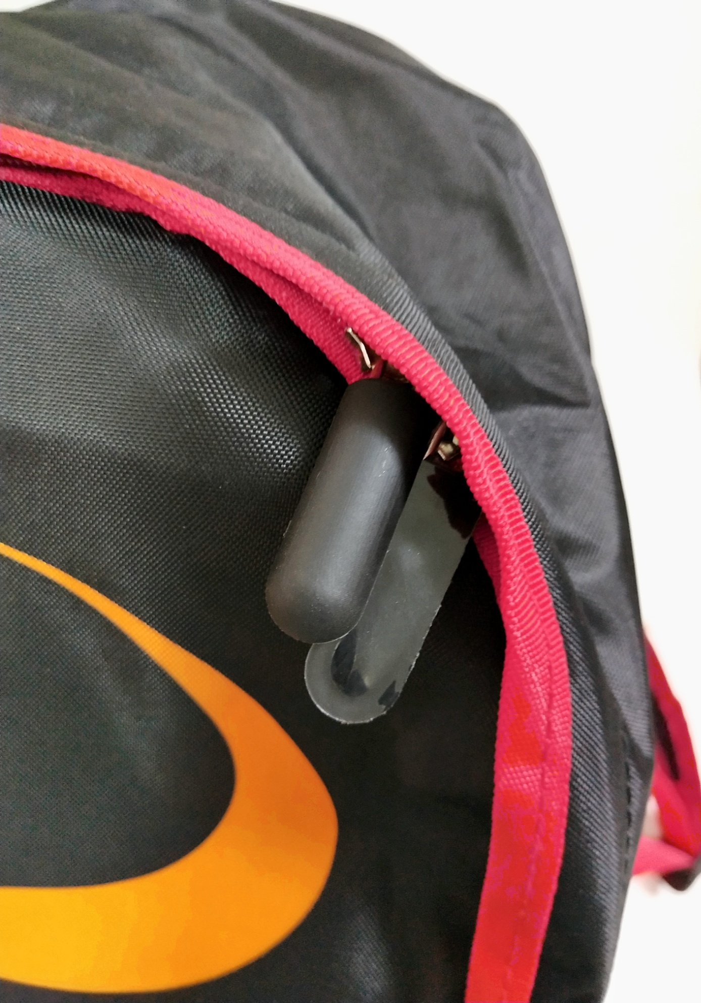 กระเป๋าเป้ TheIncredible, ดิอินเคร็ดดิเบิ่ล "take that" พร้อม กระเป๋าใบเล็ก ขนาด 15.5"*10", ของแท้ ใหม่ มีป้าย