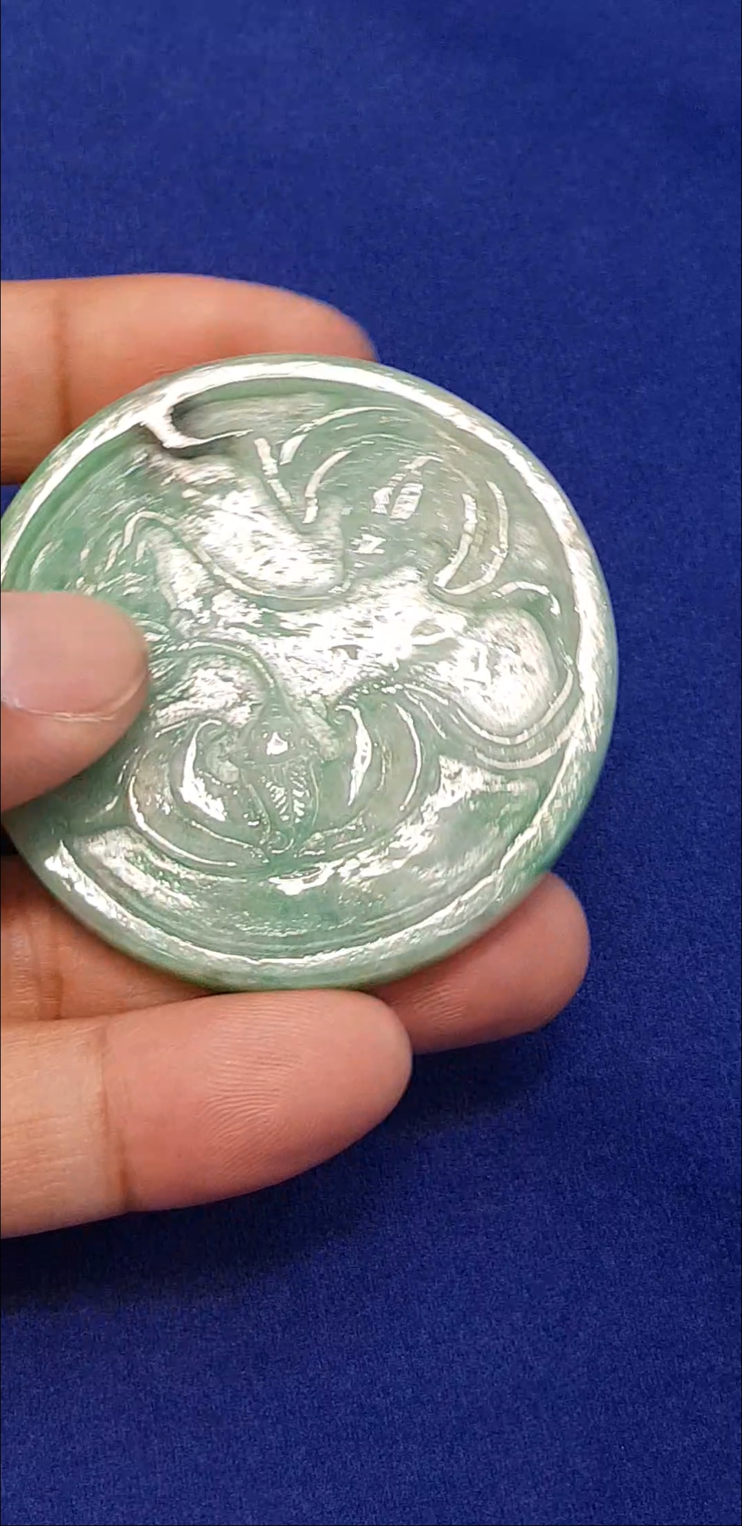 หยก พม่า แท้ Jade จี้หยก 3 สี แกะสลักรูปพญาเสือ (jadeite) ดิบ ไม่ผ่านการปรับปรุง (Type A) พม่า (Myanmar)