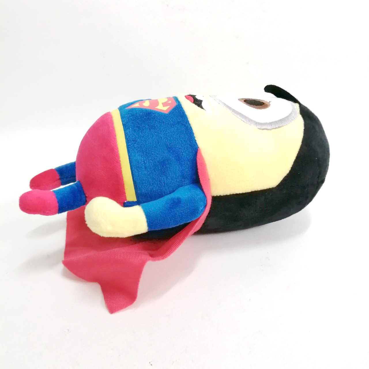 ตุ๊กตาผ้า 8 นิ้ว มินเนี่ยนเดอะซุปเปอร์แมน... มินเนี่ยนใส่ชุดซุปเปอร์แมน เก่าเก็บ สภาพดี ขนาดตามรูป