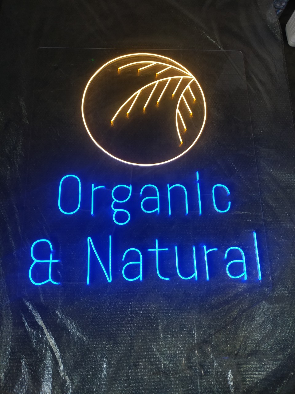 ไฟนีออน เฟค