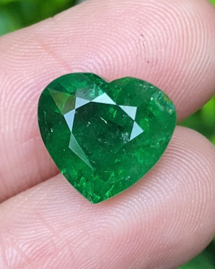 พลอย ซาโวไรท์ Tsavorite Garnet 6.99 กะรัต (Cts.) ดิบ Unheated พร้อมใบเซอร์ พลอยแท้ อัญมณีมงคลประจําวันเกิด เครื่องประดับพลอย