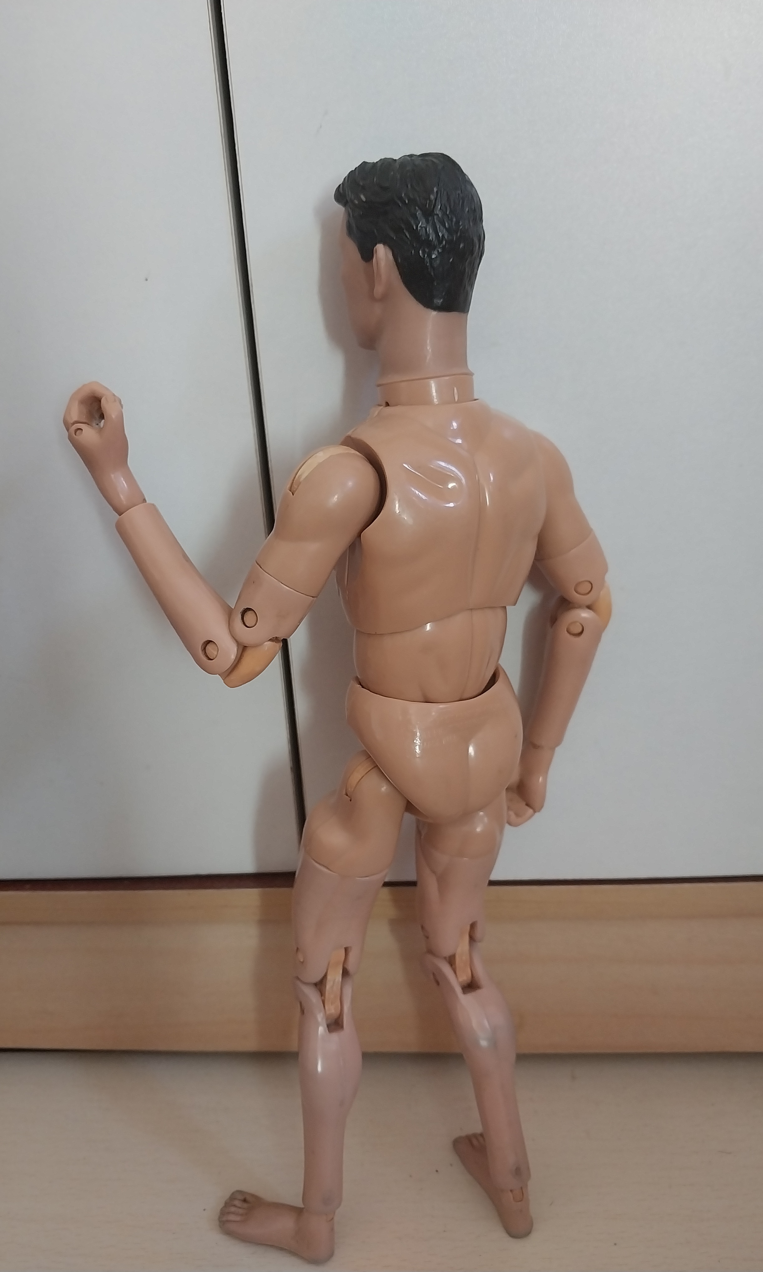 มือ2, มีหลายถาพ, โมเดลตุ๊กตาผู้ชายหน้าตี๋ งานข้อต่อทั้งตัว จาก 21stCentury Toy 2002