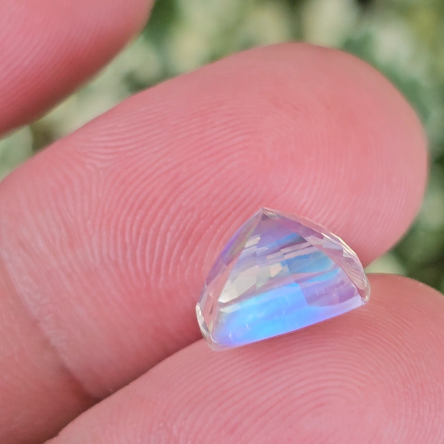 พลอย มูนสโตน เรนโบว์ Rainbow Moonstone 5.64 กะรัต (cts.) พลอยแท้ อัญมณีมงคลประจําวันเกิด เครื่องประดับพลอย