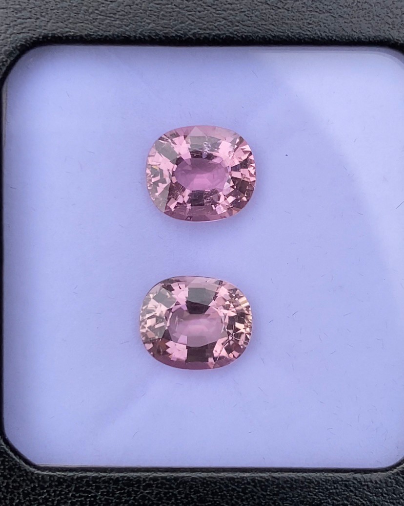 พลอย ชมพู พิ้งค์ ทัวร์มารีน (Pink Tourmaline) 2 เม็ด (Pcs.) 8.09 กะรัต (Cts.) อัญมณีมงคลประจําวันเกิด เครื่องประดับพลอย
