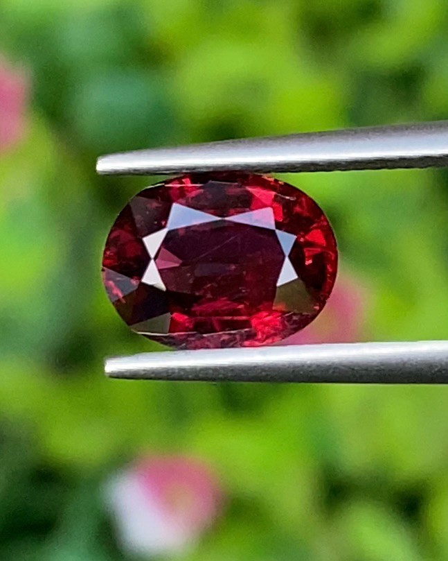 พลอย โรโดไลต์ กาเน็ท Rhodolite Garnet 2.23 กะรัต Cts.พลอยแท้ อัญมณีมงคลประจําวันเกิด เครื่องประดับพลอย