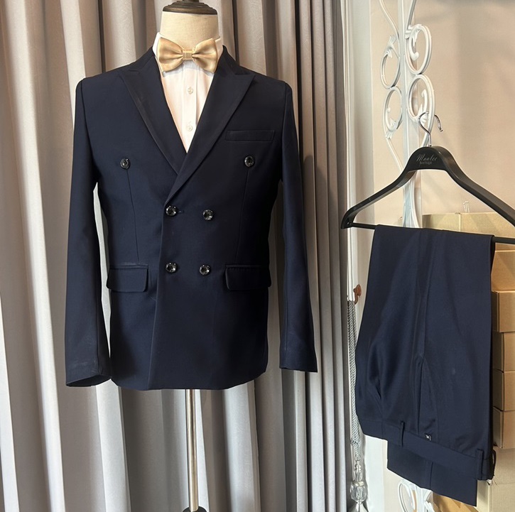 เช่า ชุดสูทชาย สีกรม รุ่นกระดุมสองแถว