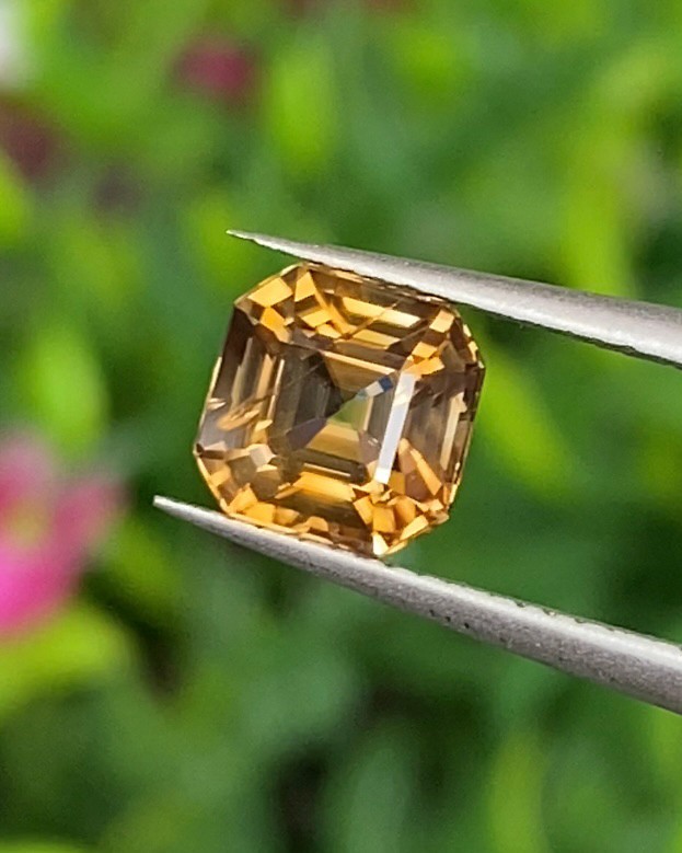 พลอย เพทาย (Zircon) 1.80 กะรัต (Cts.) พลอยแท้ อัญมณีมงคลประจําวันเกิด เครื่องประดับพลอย