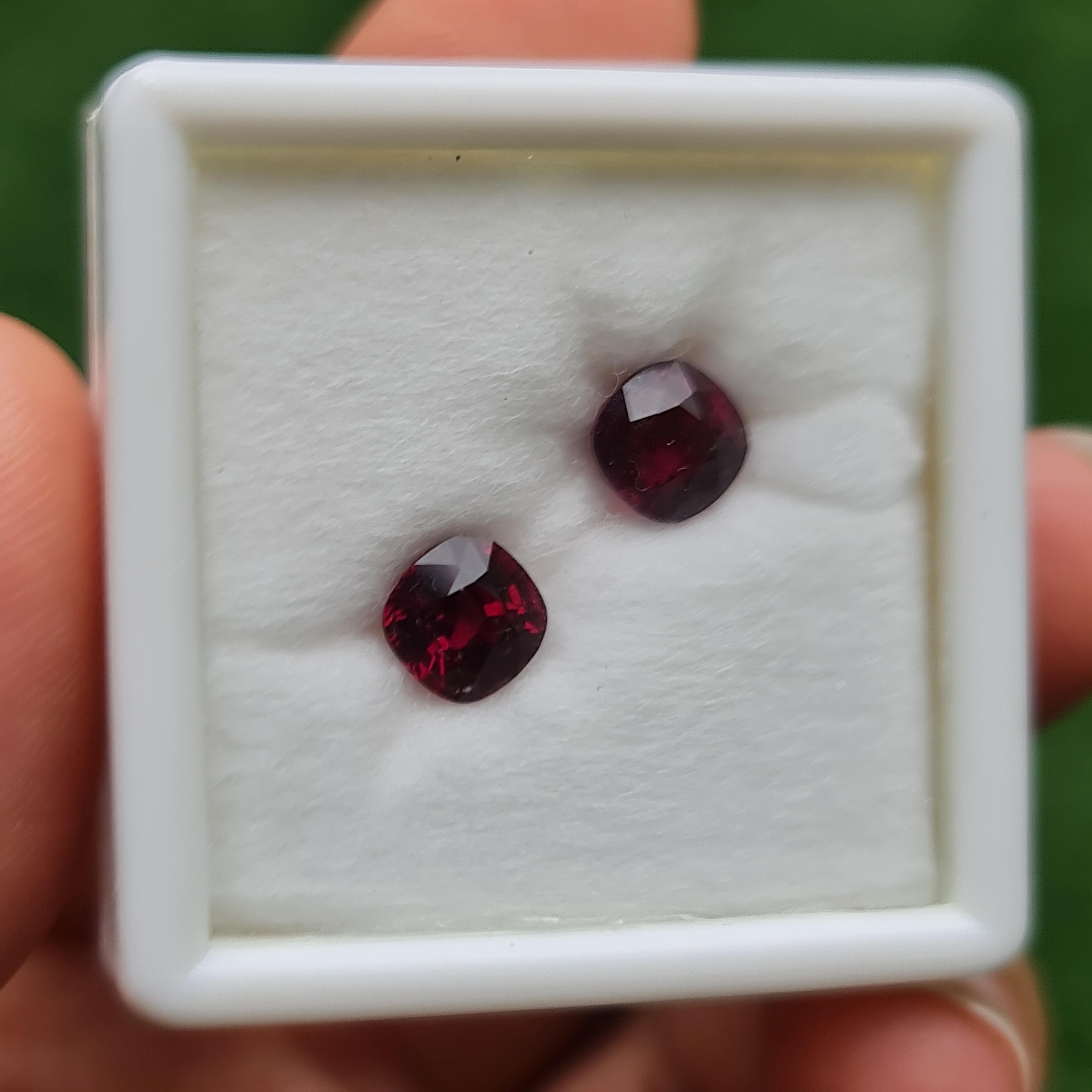 พลอย โรโดไลต์ การ์เน็ท Rhodolite Garnet 3.85 กะรัต (Cts.) พลอยแท้ อัญมณีมงคลประจําวันเกิด เครื่องประดับพลอย