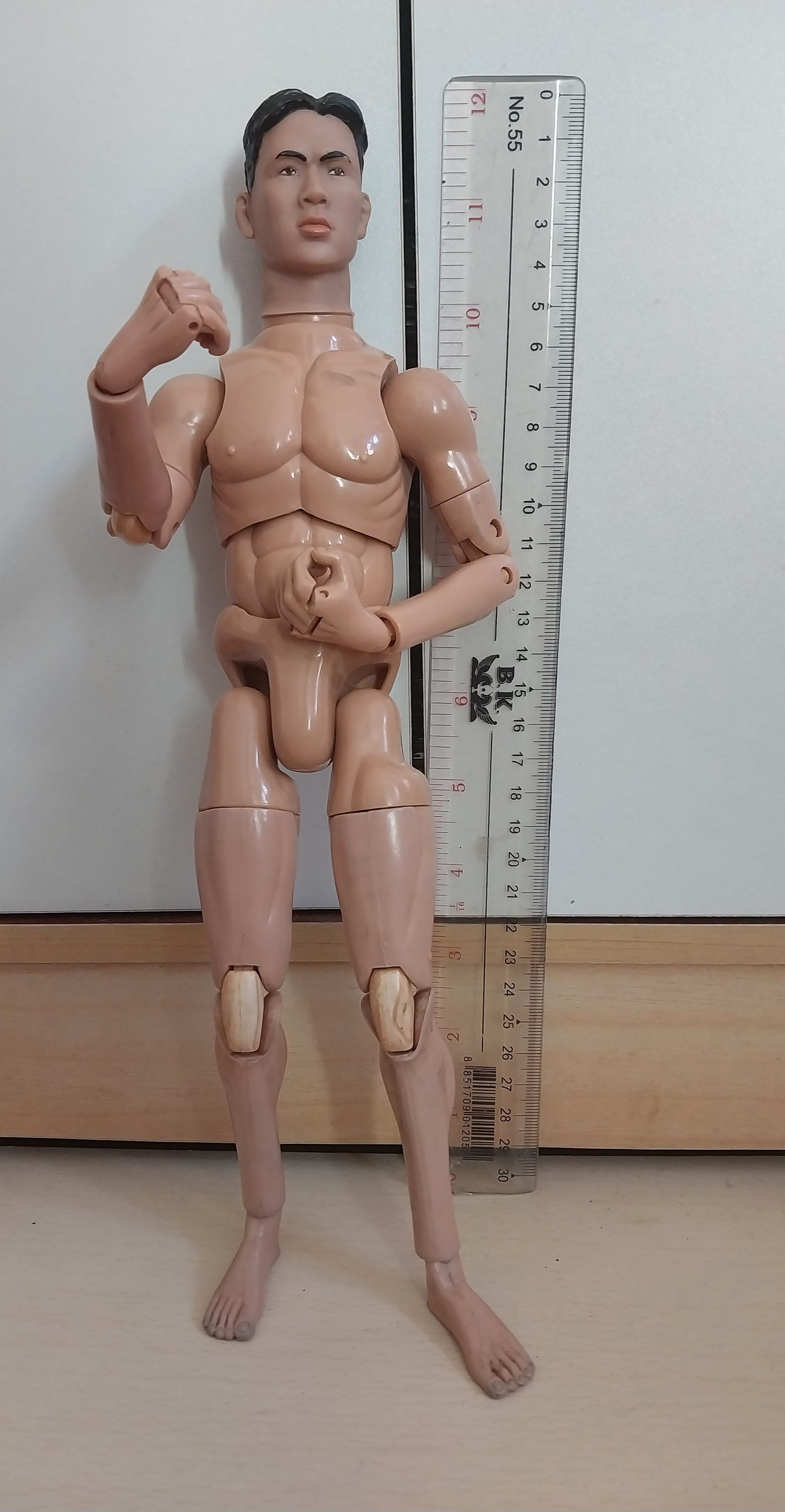 มือ2, มีหลายถาพ, โมเดลตุ๊กตาผู้ชายหน้าตี๋ งานข้อต่อทั้งตัว จาก 21stCentury Toy 2002