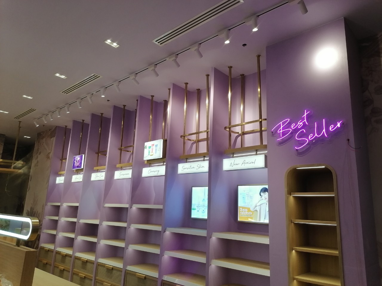 ไฟนีออน เฟค