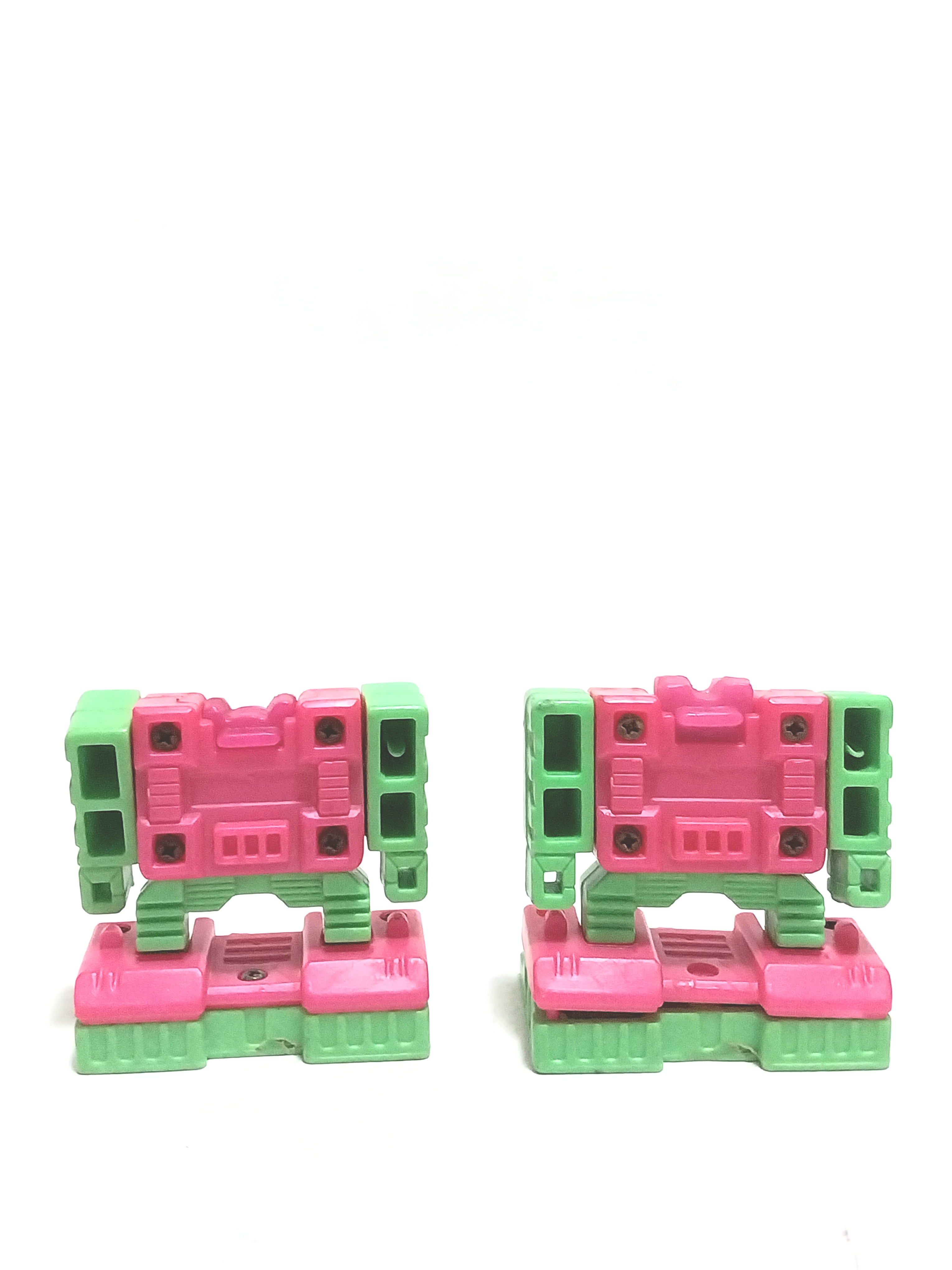 หุ่นยนต์ตัวอักษร PและB ขนาดตามภาพ