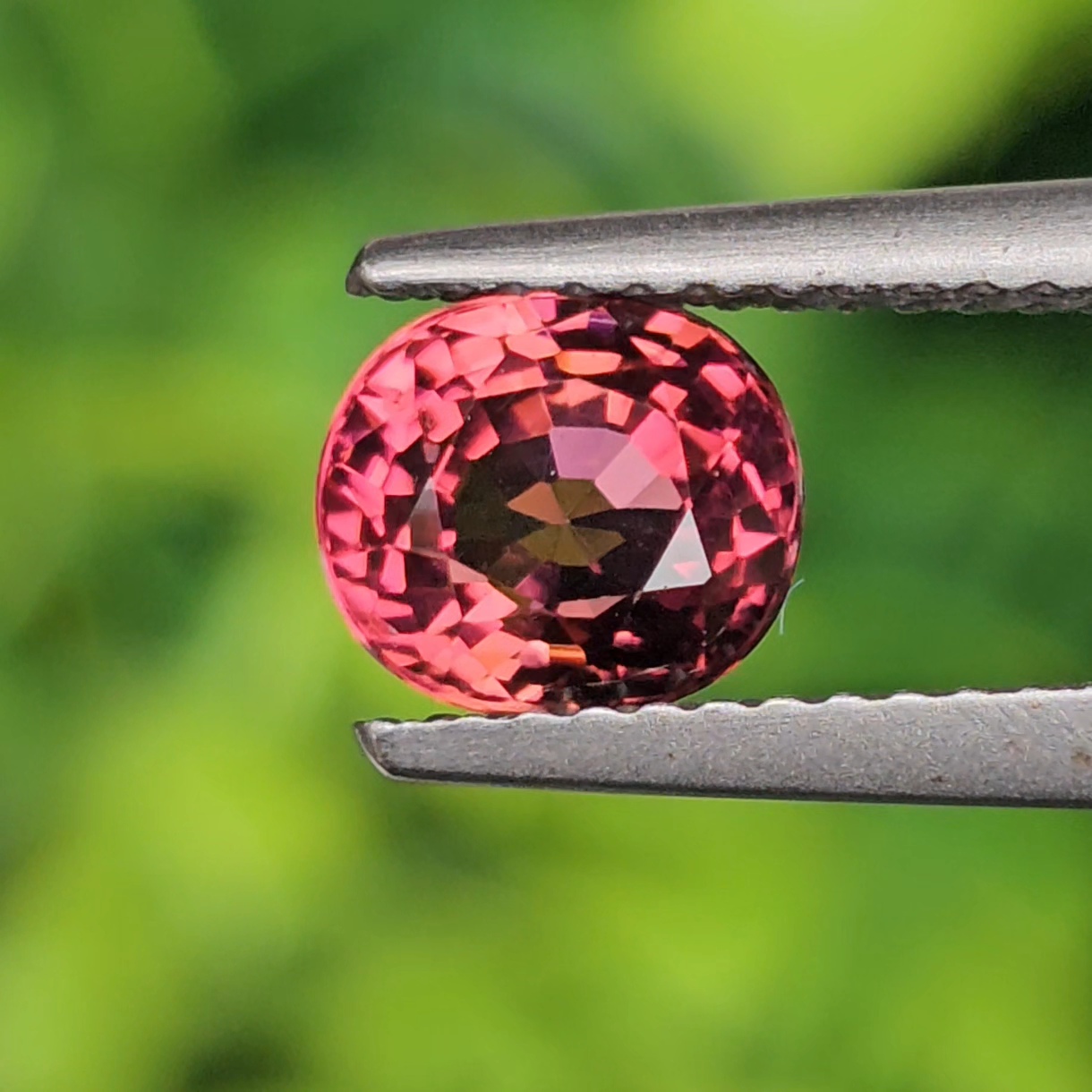 พลอย รูเบลไลต์ ทัวร์มาลีน Rubellite Tourmaline 1.50 กะรัต (Cts.) พลอยแท้ อัญมณีมงคลประจําวันเกิด เครื่องประดับพลอย