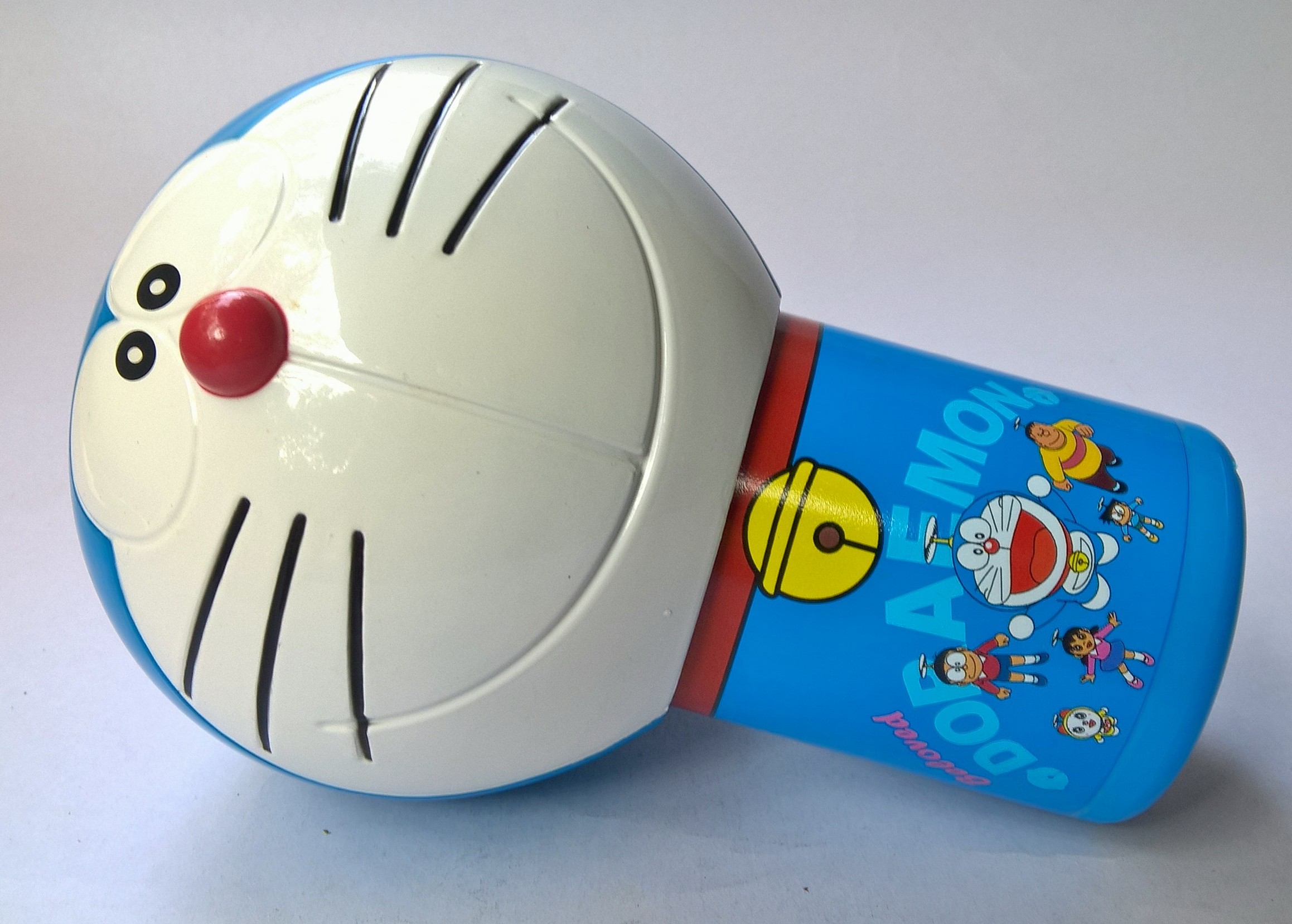 ของสะสม **แก้มมีจุดสีชมพูมาจากโรงงาน ตามภาพ,หัวโดราเอม่อน Doraemon ของสะสมจากJiffy เป็นกระบอกใส่น้ำน่ารักสีฟ้า