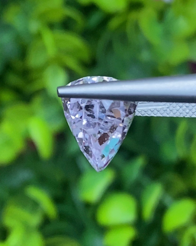 พลอย คุนไซท์ Kunzite 13.18 กะรัต (Cts.) พลอยแท้อัญมณีมงคล ประจําวันเกิด เครื่องประดับพลอย