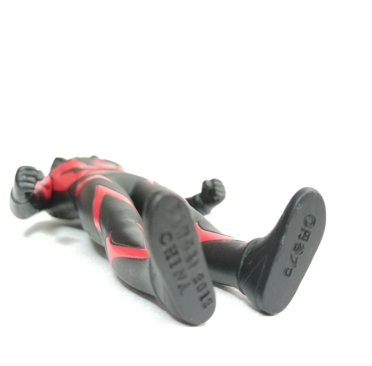 ซอฟ 4นิ้ว (โดยประมาณ ตามภาพ)อุลตร้าแมน ซีโร่ ดาร์คเนส Ultraman Zero Darknessสภาพดี มีรอยบ้าง