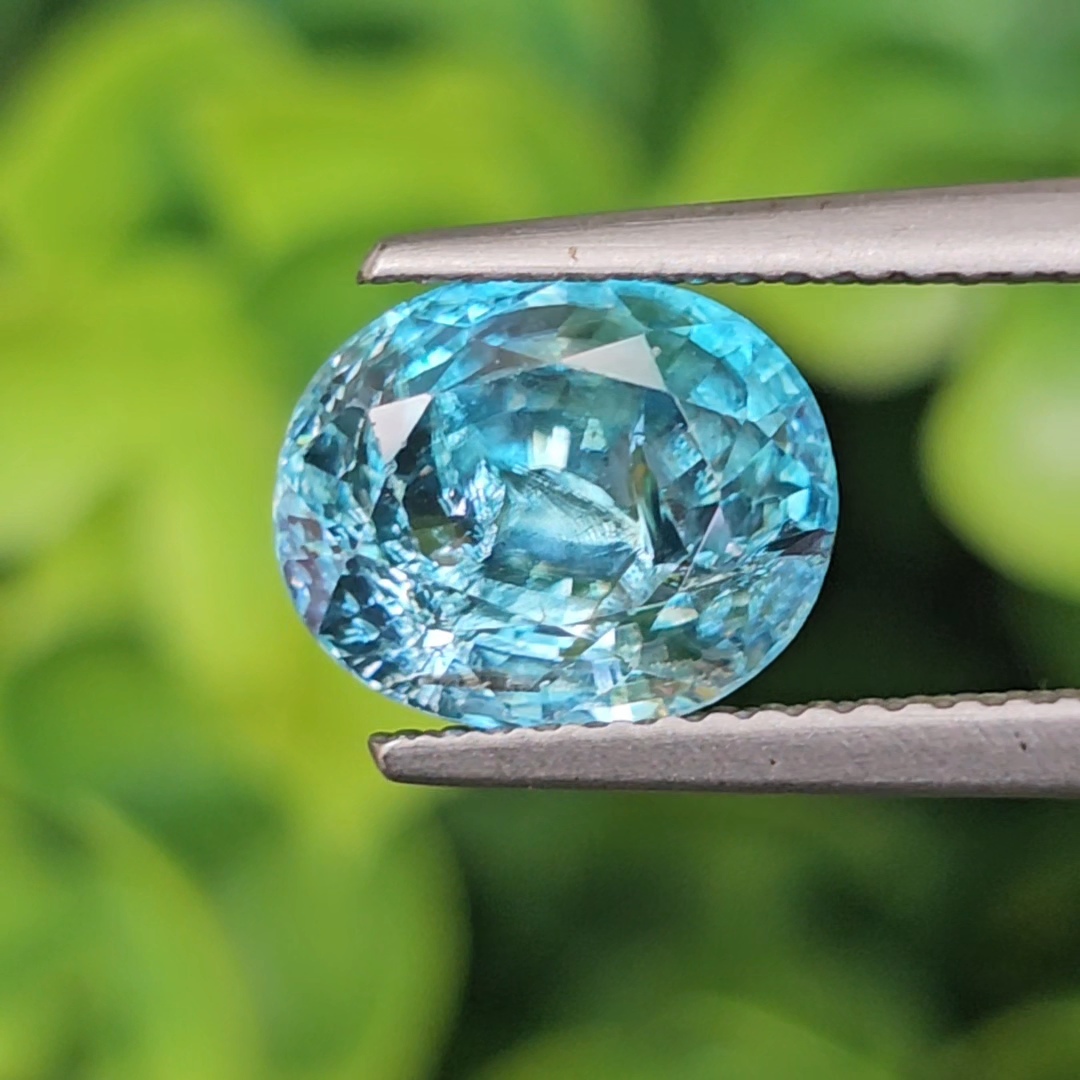 พลอย เพทาย (Zircon) 4.52 กะรัต (Cts.) พลอยแท้ อัญมณีมงคลประจําวันเกิด เครื่องประดับพลอย