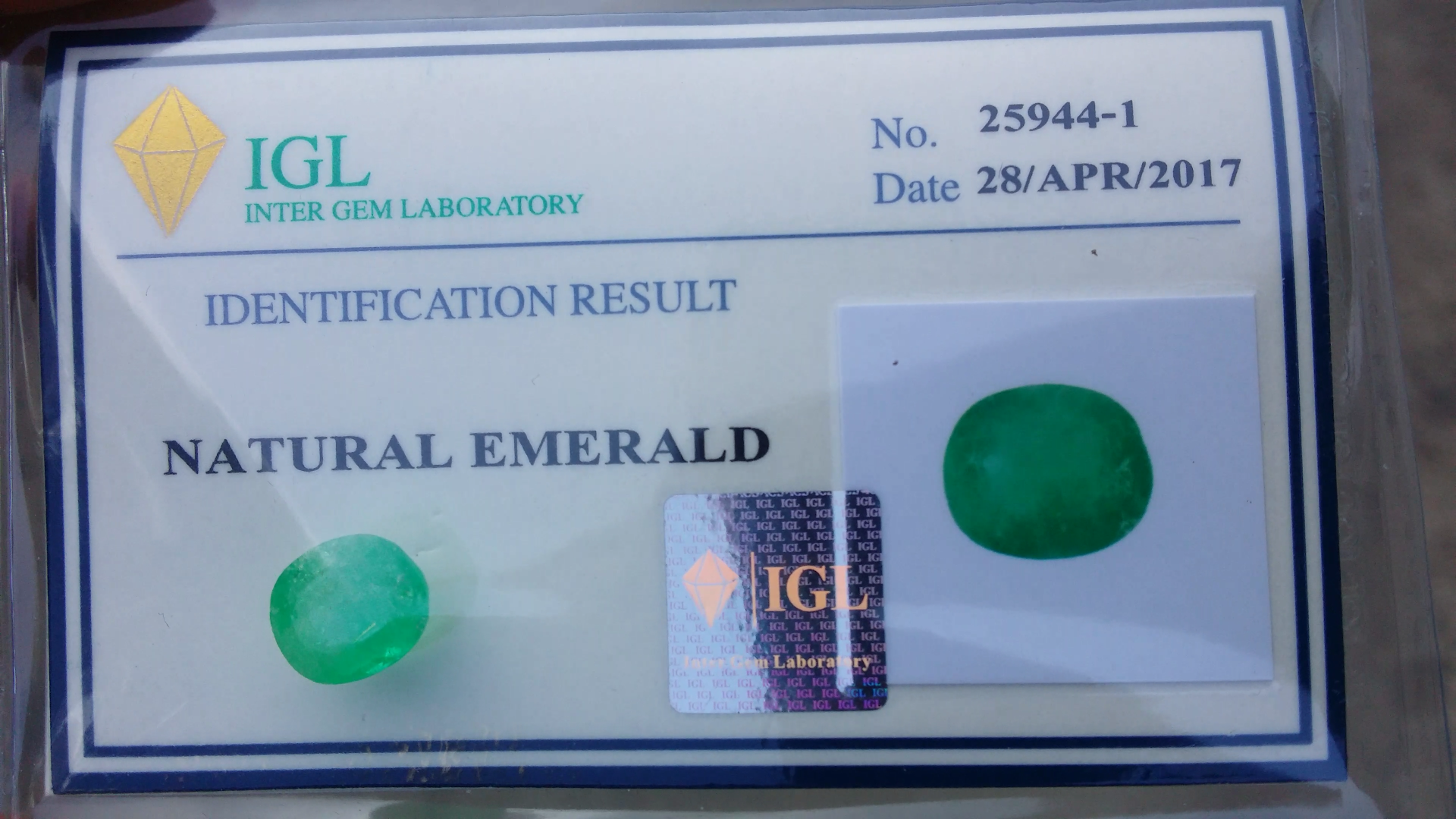 พลอย มรกต โคลัมเบีย Colombian Emerald 3.888 กะรัต (Cts.) พร้อมใบเซอร์ พลอยแท้ อัญมณีมงคลประจําวันเกิด เครื่องประดับพลอย
