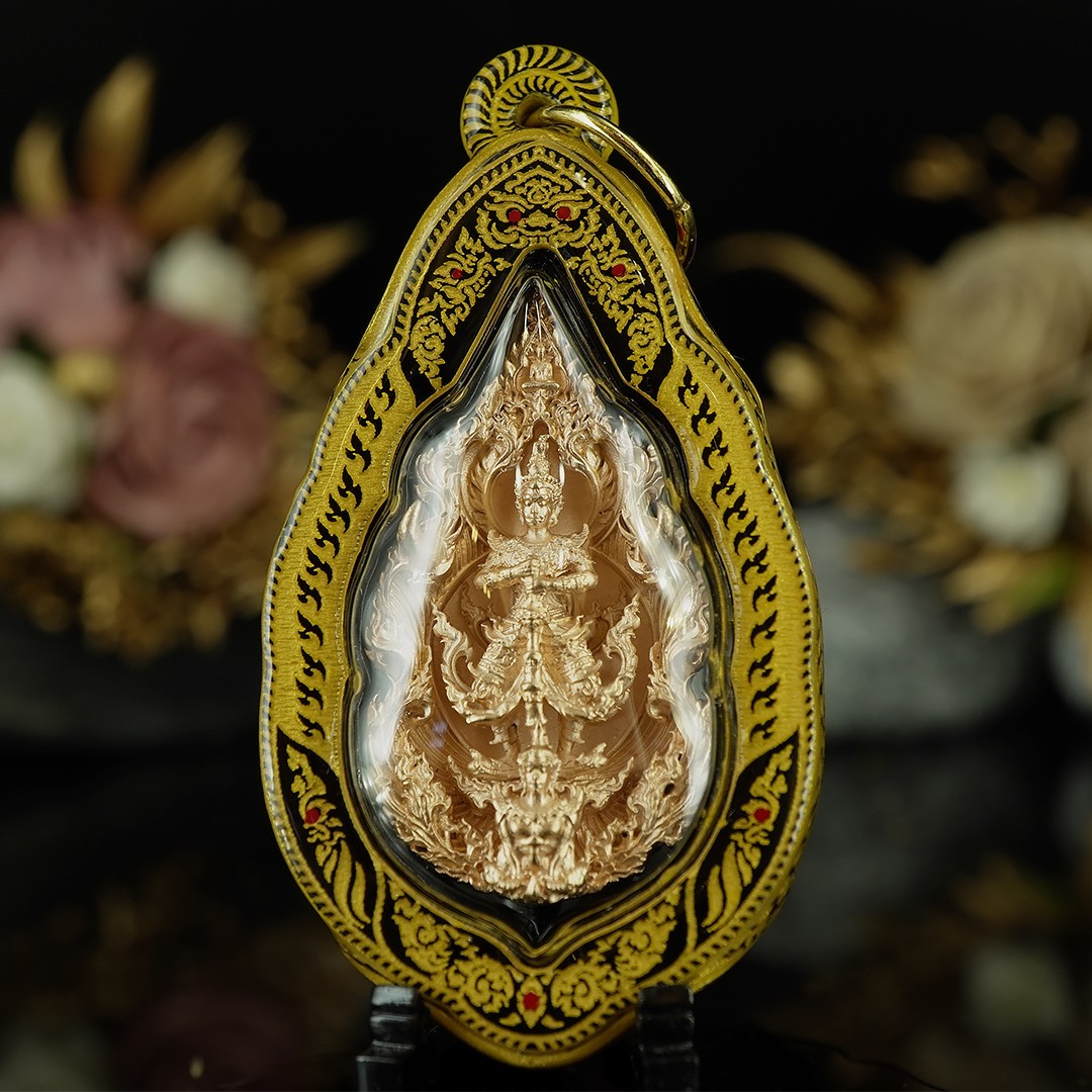 บริการเลี่ยมแบบมีลายขอบข้าง No.A สีทอง (แบบห้อยคอ ขนาดพระไม่เกิน 5 เซนติเมตร) ** ลูกค้าส่งงานมาเลี่ยมที่ร้าน ระยะเวลาเลี่ยมประมาณ 3-5 วัน ไม่รวมระยะเวลาจัดส่ง **