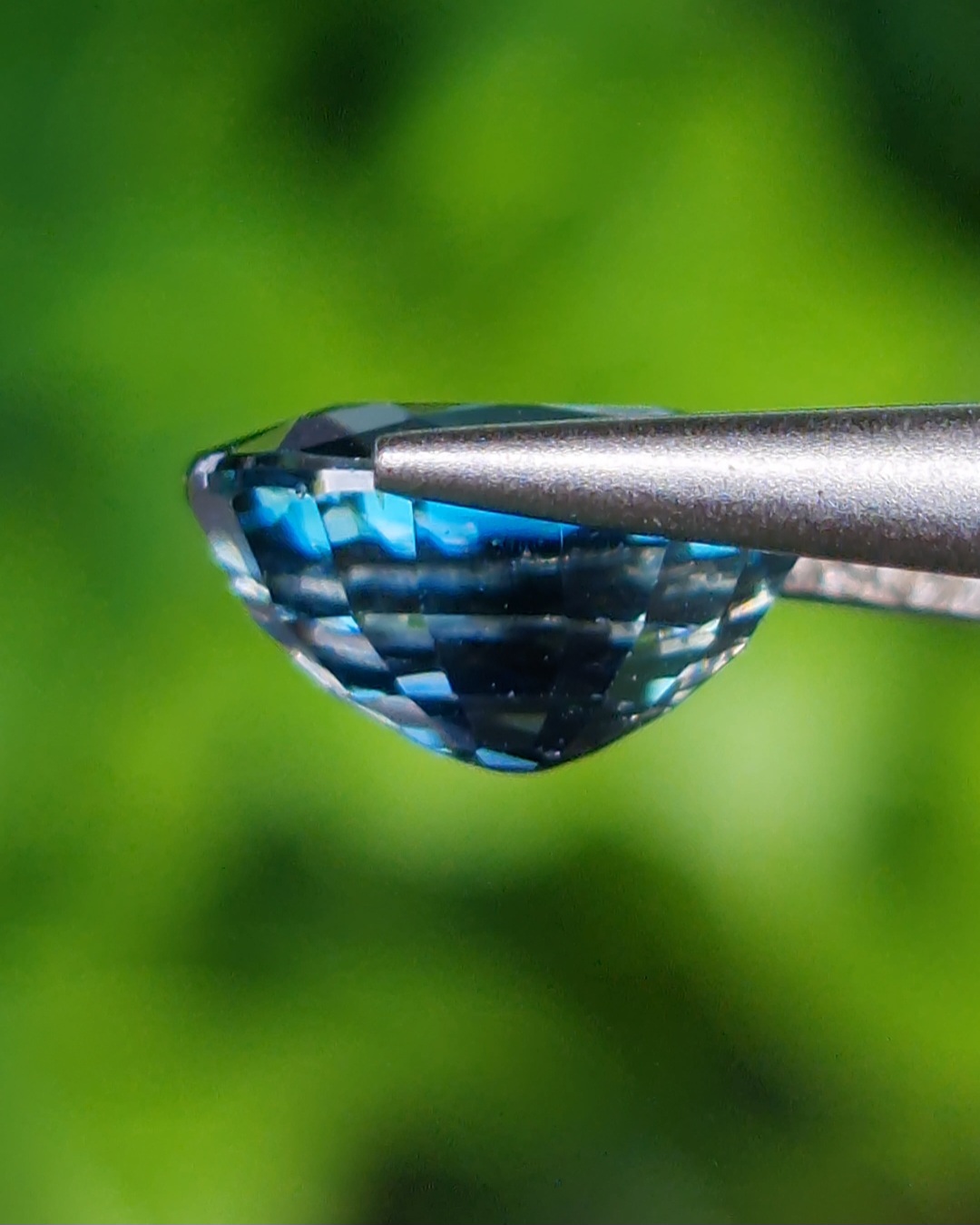 พลอย เพทาย (Zircon) 2.25 กะรัต (Cts.) พลอยแท้ อัญมณีมงคลประจําวันเกิด เครื่องประดับพลอย