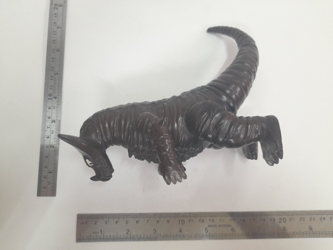 มีหลายภาพ,**ซ่อมเขา***ซอฟ 6.5-7 นิ้ว สัตว์ประหลาดโกโมร่า จากอุลตร้าแมน Bandai Japan 1983 สภาพดี มีรอยบ้าง มีปั๊มใต้เท้า