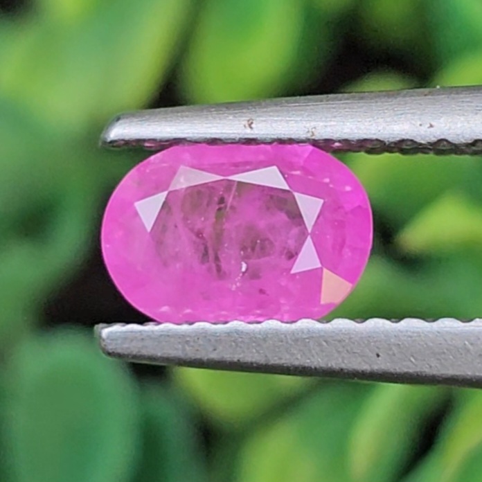 พลอย ชมพู พิ้ง แซฟไฟร์ Pink Sapphire 0.70 กะรัต (Cts.) พลอยแท้ อัญมณีมงคลประจําวันเกิด เครื่องประดับพลอย