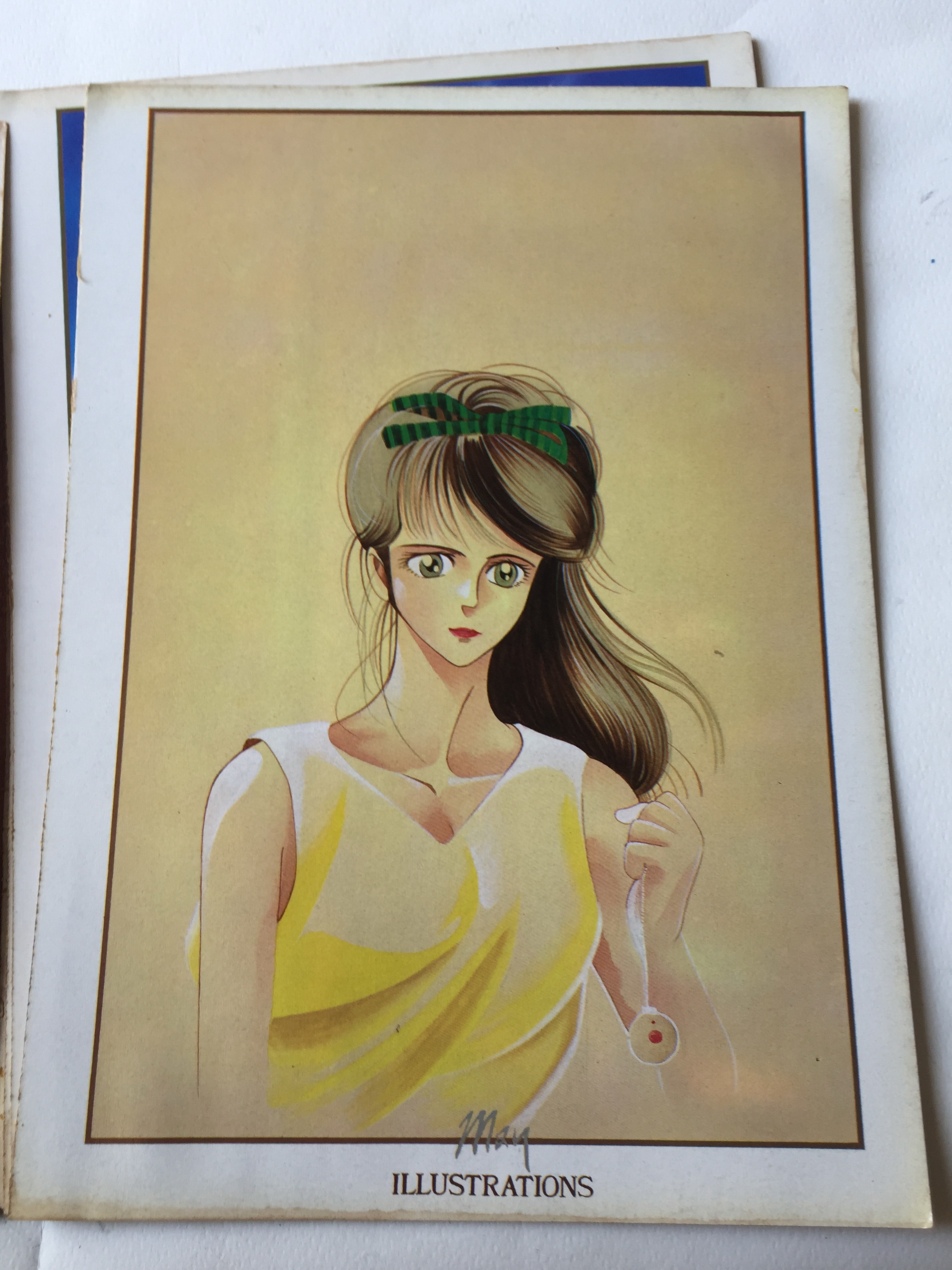 หนังสือภาพเก่า***หน้าไม่ครบ แต่ละแผ่นหลุดจากสัน มีรอย ตามภาพ May Illustrations ภาพการ์ตูนสวย ภาพสีทั้งเล่ม ลายเส้นจากคุณเมย์ ผลงานโดย May, Present โดย Main Point ชุดที่ 2 ปี 1987