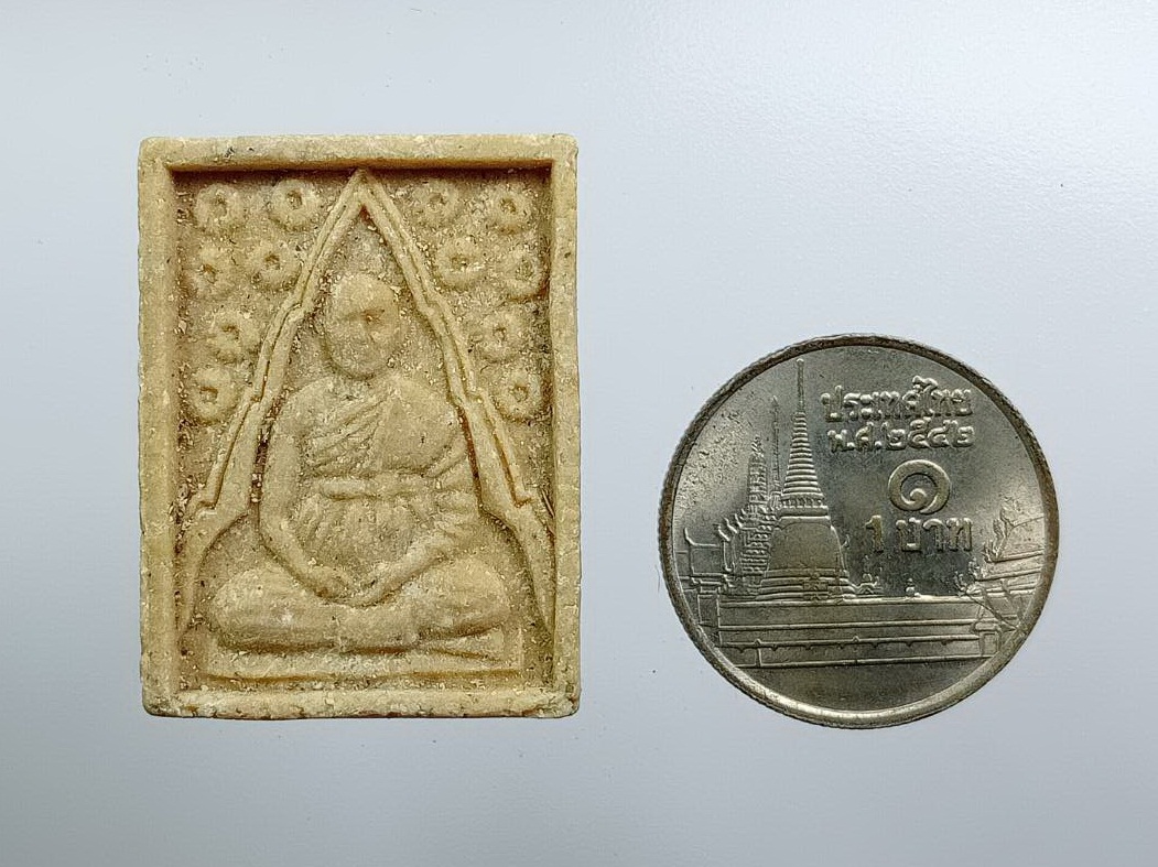 ผ3133 พระผง9 มหาโชค หลวงพ่อแพ วัดพิกุลทอง จ.สิงห์บุรี เนื้อผงน้ำมัน