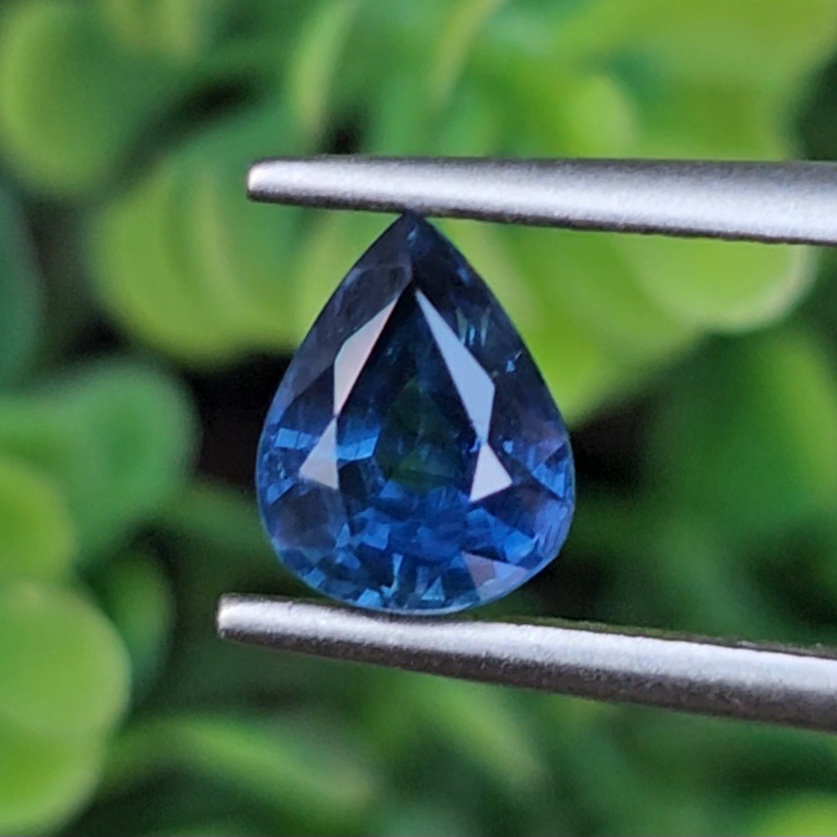 พลอย ไพลิน (Blue Sapphire) 1.04 กะรัต (Cts.) ดิบ (Unheated) พลอยแท้ อัญมณีมงคลประจําวันเกิด เครื่องประดับพลอย