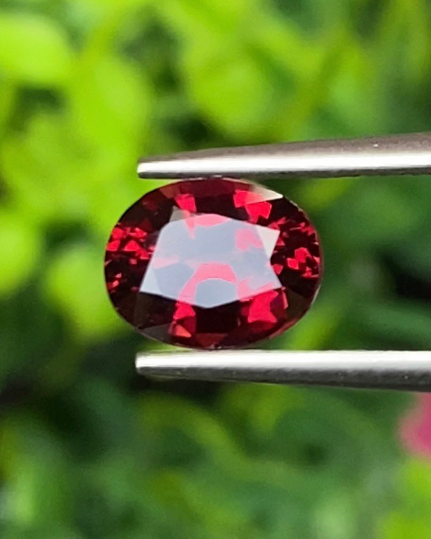 พลอย โรโดไลต์ กาเน็ท Rhodolite Garnet 2.00 กะรัต Cts.พลอยแท้ อัญมณีมงคลประจําวันเกิด เครื่องประดับพลอย