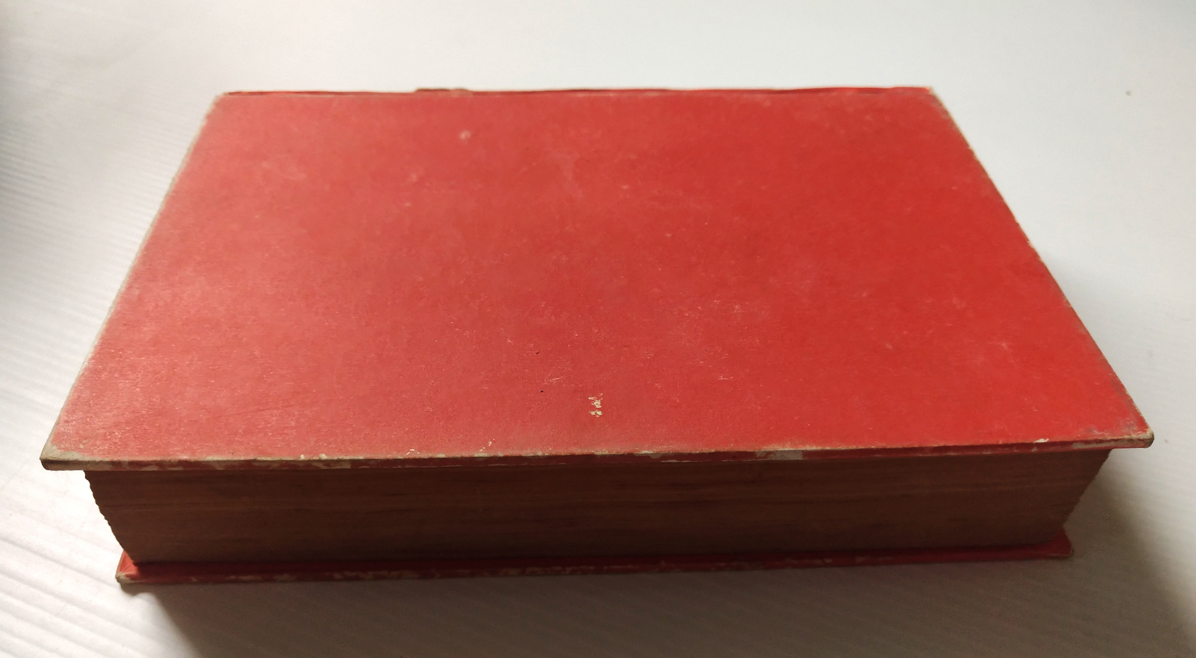 หนังสือนิยายเก่า ปี 2536 ปกแข็ง ไม่มีปกนอก **มีตำหนิบ้าง ตามภาพ "สวรรค์เหิน" โดย จามรี พรรณชมพู