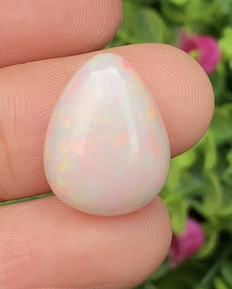 พลอย ไวท์ โอปอล White Opal 7.95 กะรัต (Cts.) พร้อมใบเซอร์ พลอยแท้ อัญมณีมงคลประจําวันเกิด เครื่องประดับพลอย