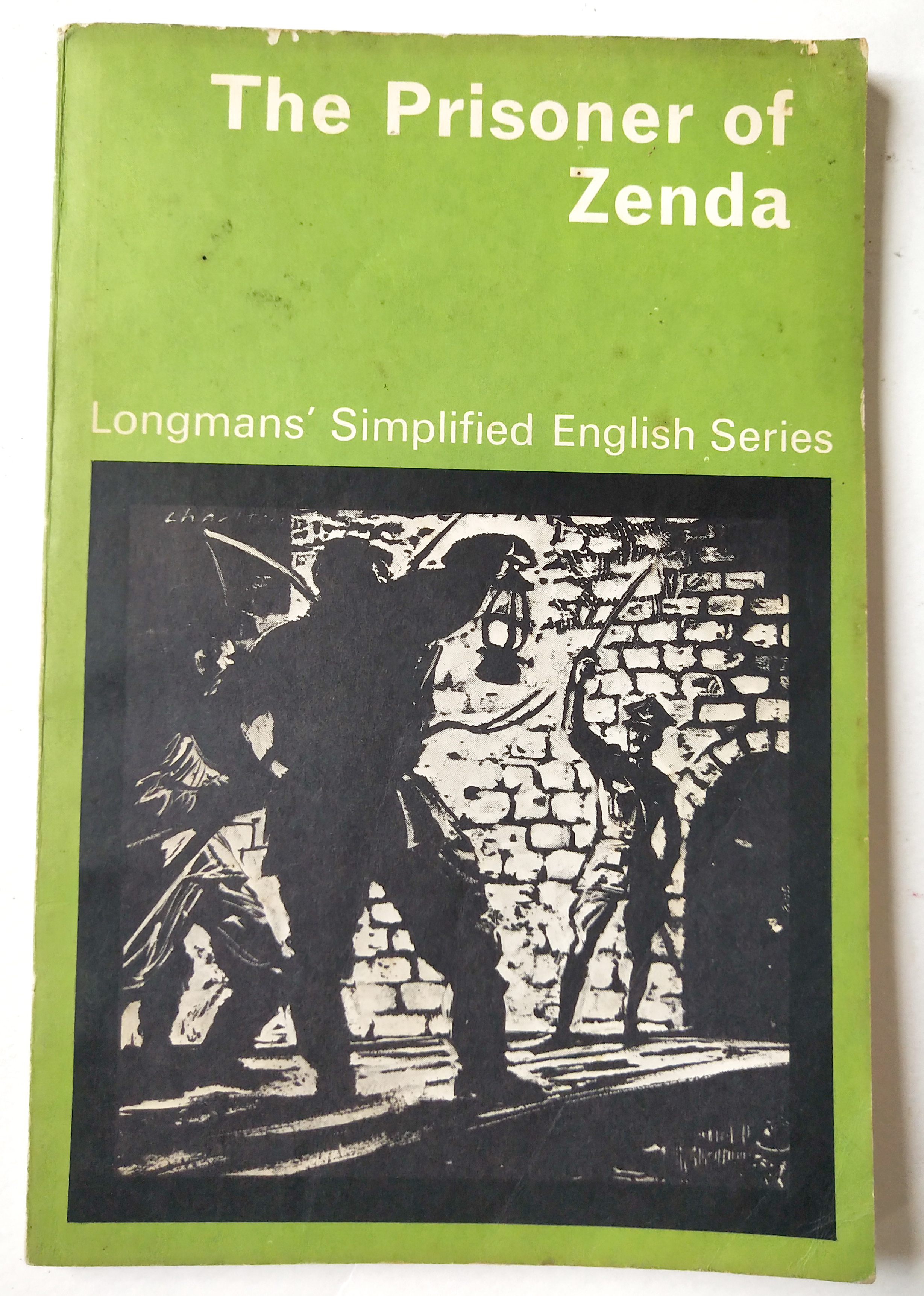หนังสือเรียนเก่าอ่านนอกเวลา THE PRISONER OF ZENDA โดย ANTHONY HOPE ,SIMPLIFY BY GEORGE F. WEAR ,ILLUSTRATED BY JOHN NICOLSON พิมพ์ครั้งที่2 เมษายน 1967
