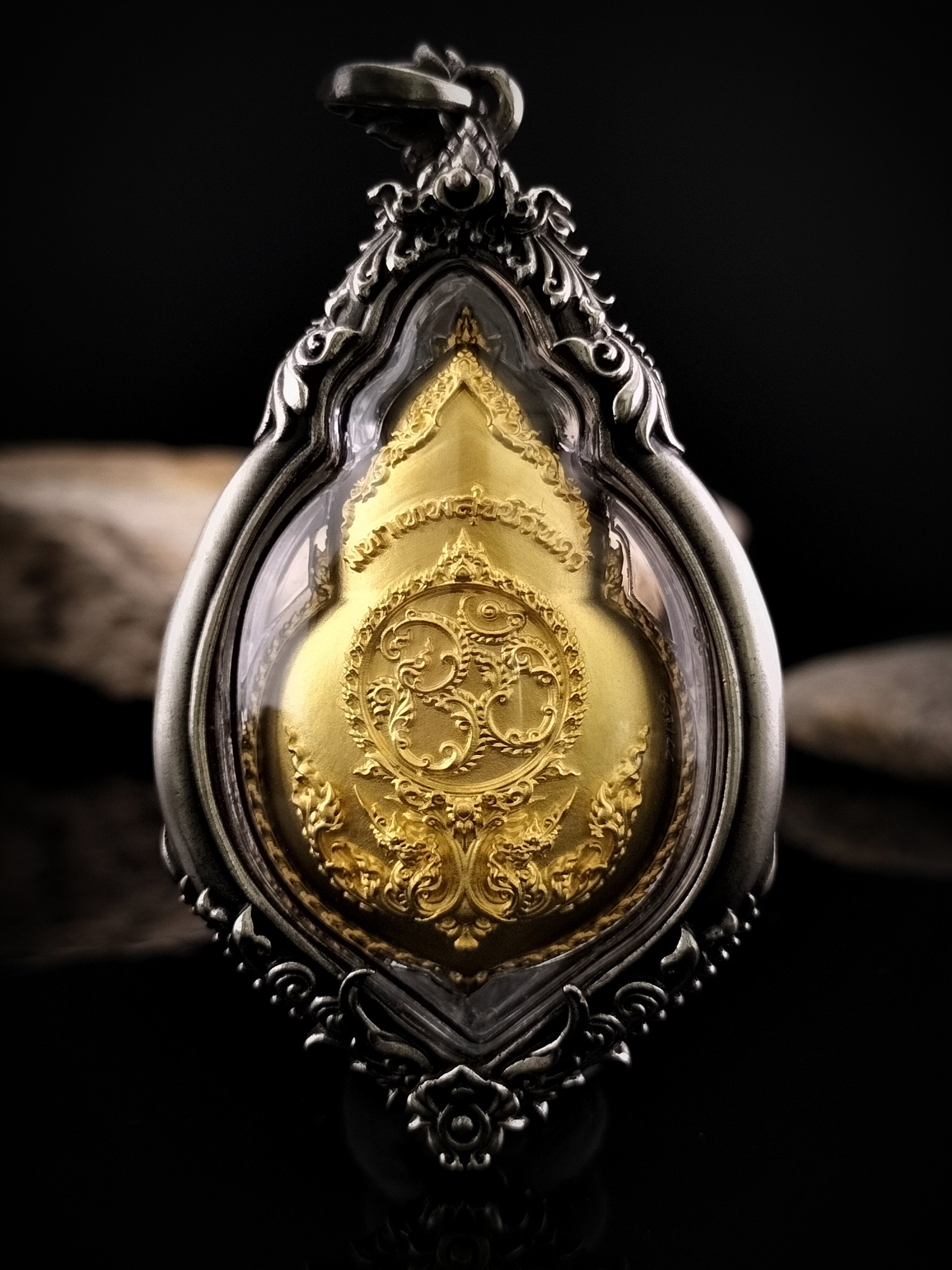 🕉️ พระพิฆเนศ รุ่น มหาเทพสุขนิรันดร์ (พิมพ์ใหญ่) เนื้อทองเหลืองชุบทอง เลี่ยมกรอบไวท์บรอนซ์รมซาติน